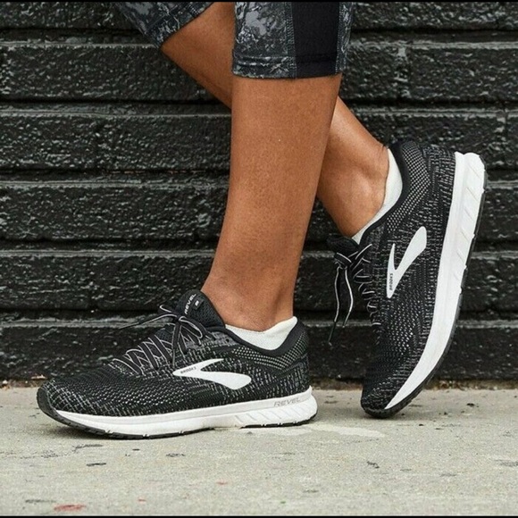 brooks women's revel 3 running shoes stores